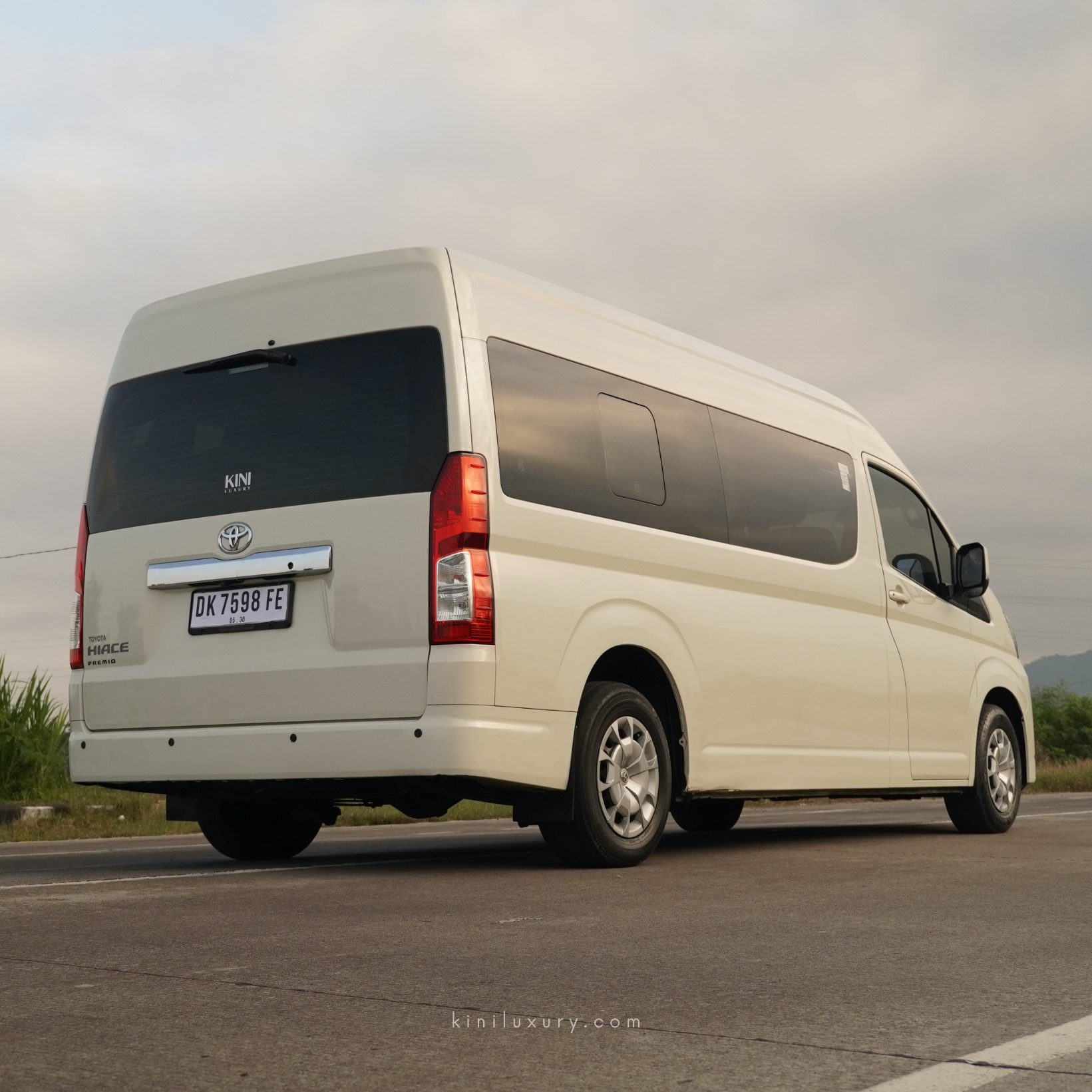 Toyota Hiace Premio — 6