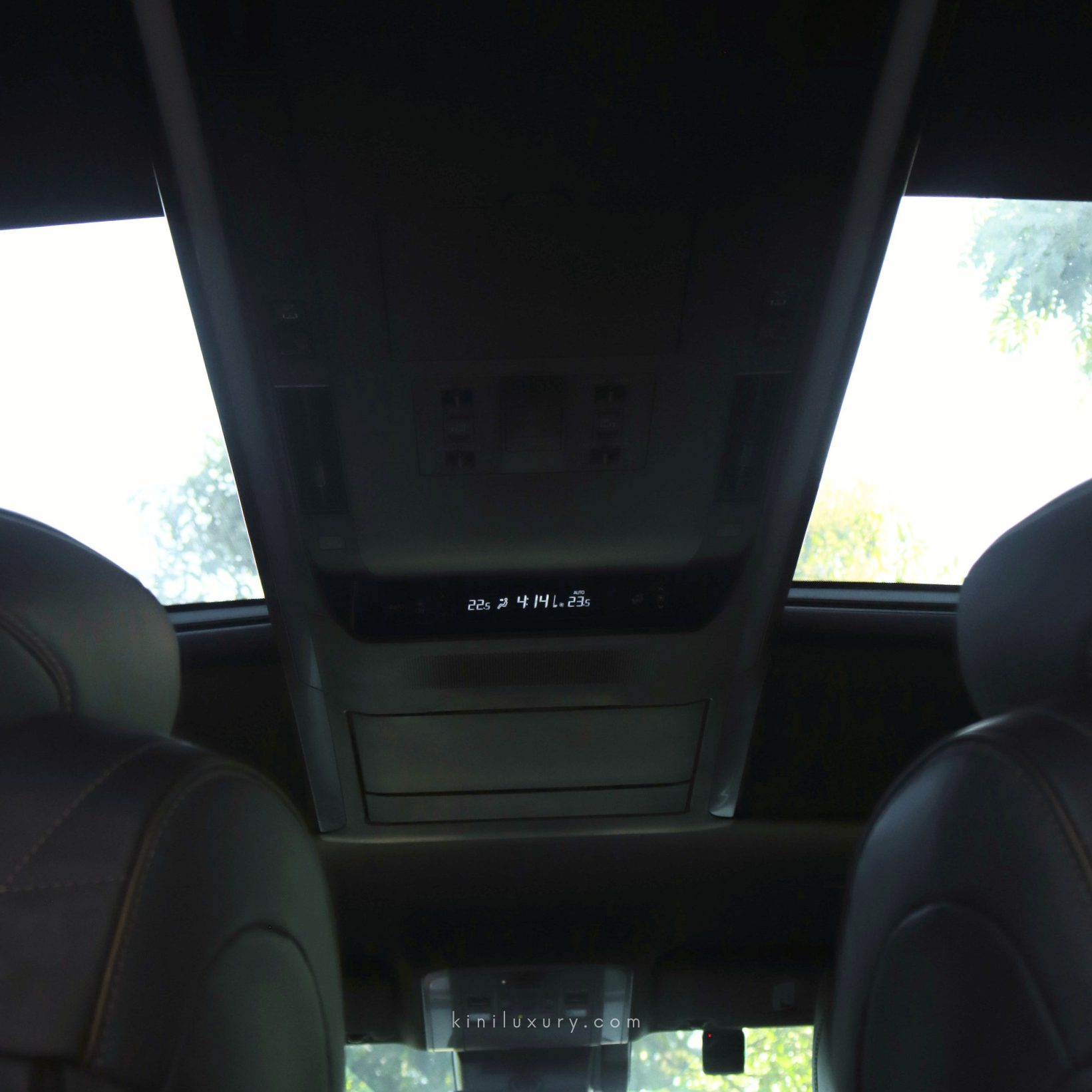 Toyota Alphard Hybrid — 10