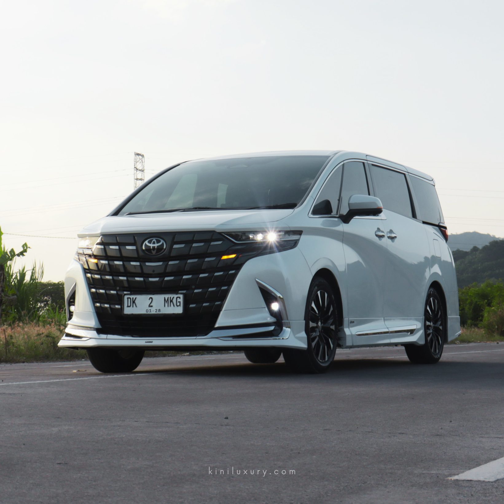 Toyota Alphard Hybrid