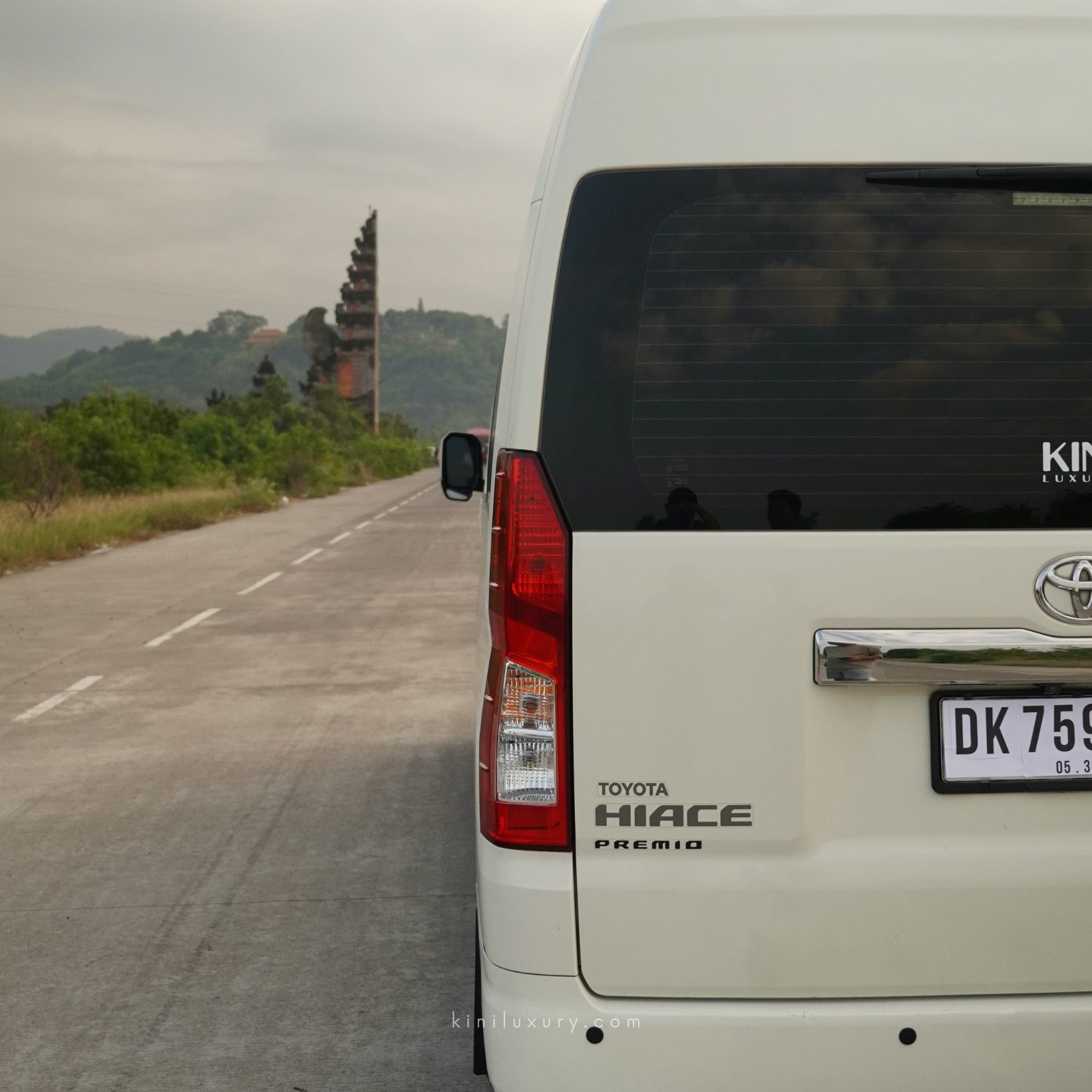 Toyota Hiace Premio — 5
