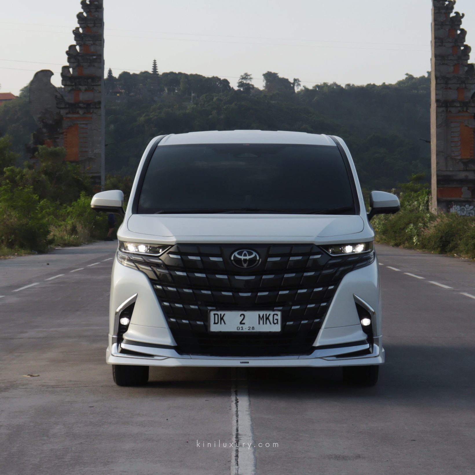 Toyota Alphard Hybrid